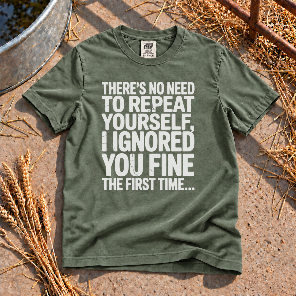 Ignore You T-Shirt in Moss